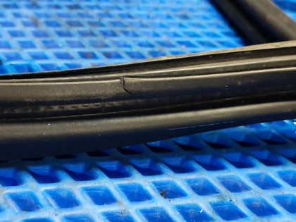 Уплотнительная резинка багажника