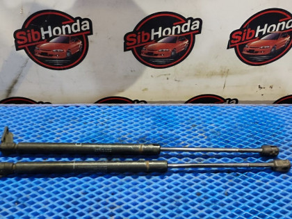 Амортизаторы пятой двери