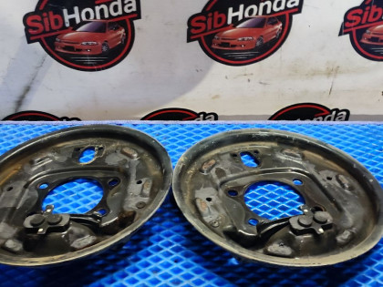 Кожухи задних тормозных дисков