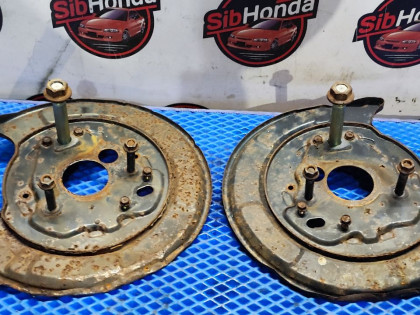 Кожухи задних тормозных дисков