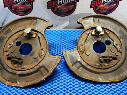 Кожухи задних тормозных дисков