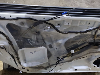 Дверь передняя левая