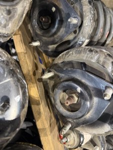 Стойки MITSUBISHI OUTLANDER OEM 4060A173 	4060A174   4162A069 CW6W 2007