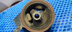 Подушка двигателя левая MITSUBISHI AIRTREK OEM MR961325 CU2W 2003